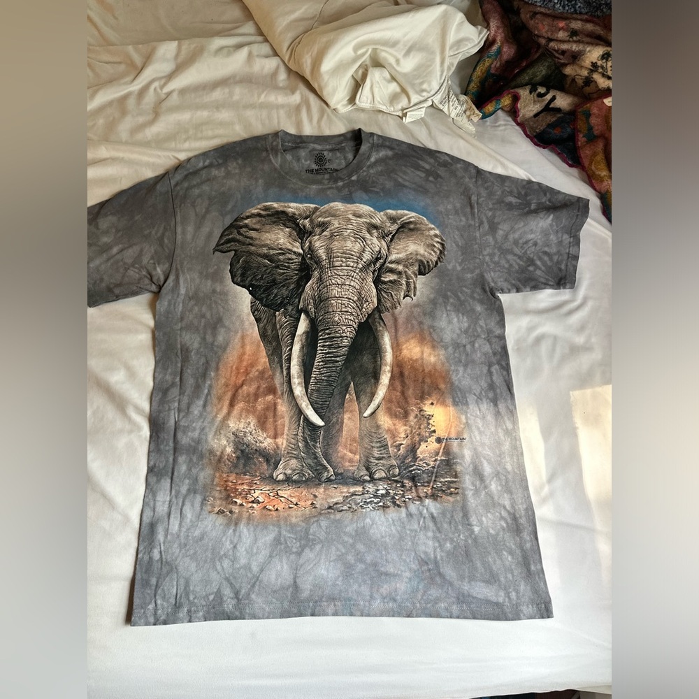 the mountain elephant grey tie-dye t-shirt